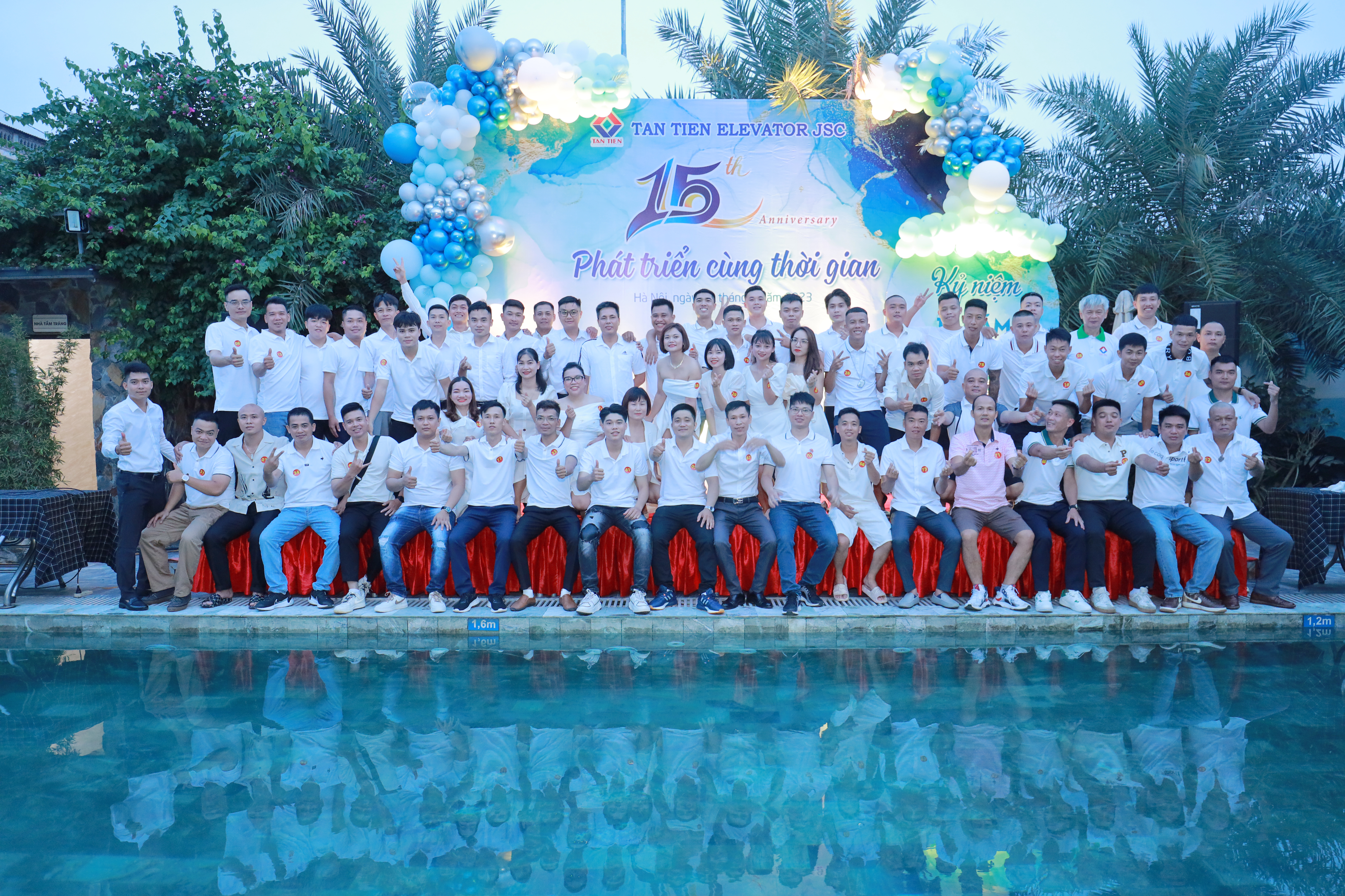 Ảnh tập thể Tân Tiến